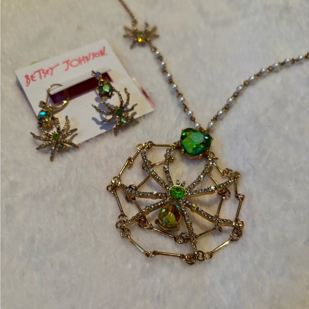 Betsey Johnson Green Crystal Spiderweb Pendant Necklace and Earring Set